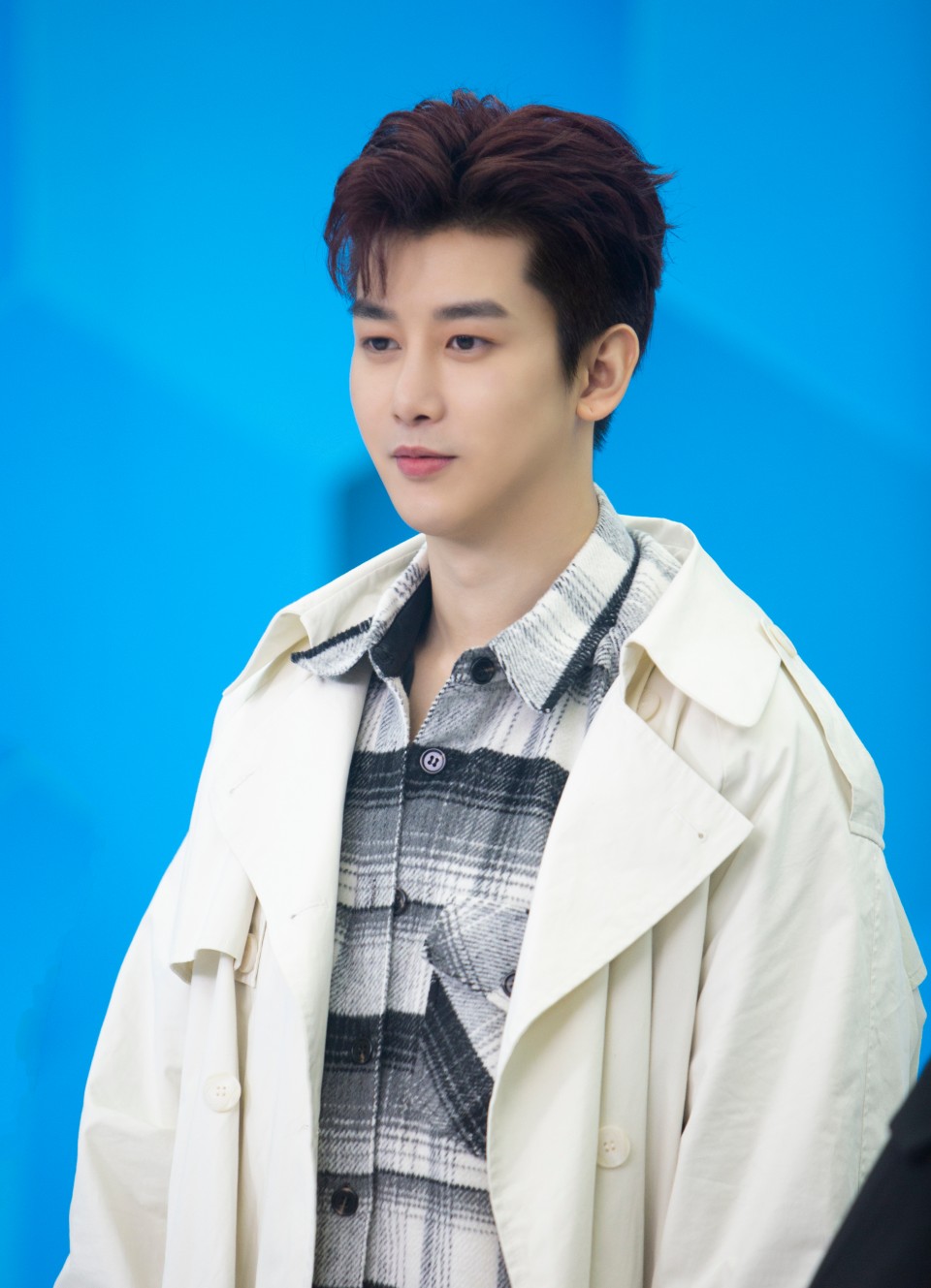 UNIQ_OFFICIAL：
#金曲青春#
舞台彩排也要认认真真！现在奉上@UNIQ-周艺轩 舞台彩排及游戏花絮图一组，想看《酒醉的蝴蝶》舞台表现如何？那就锁定 今晚21:30百视TV，5月3日20:55东方卫视，等你呦[挤眼] ​​​