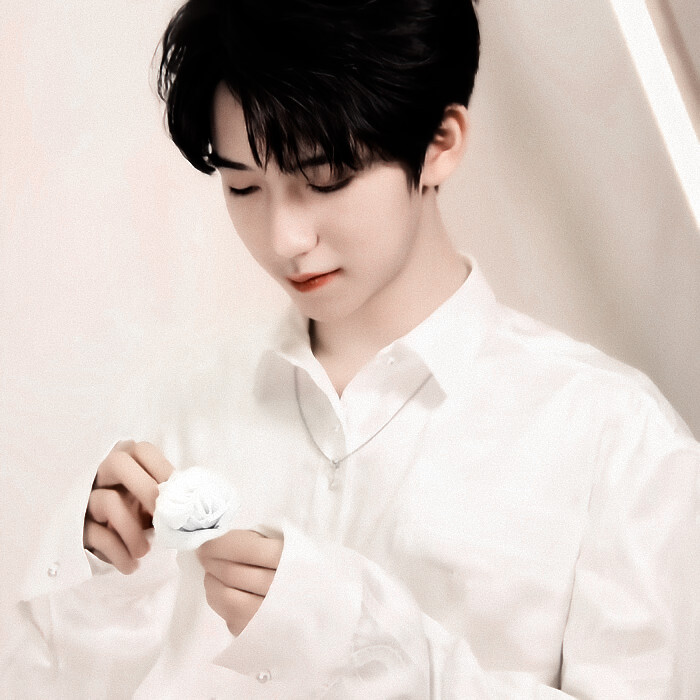 “姐姐 花给你 我也给你”
原贺忱煜