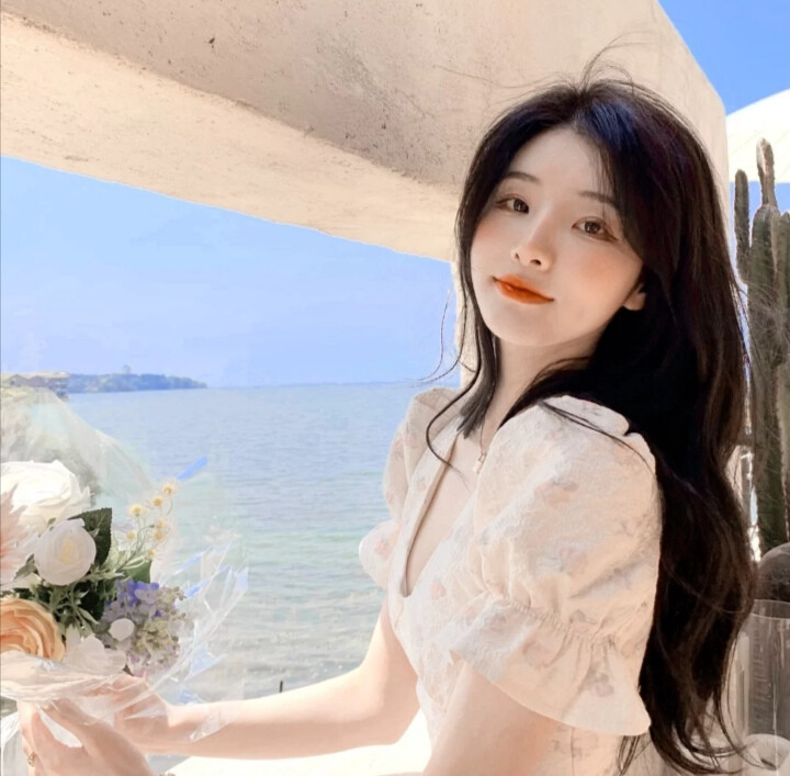 ◈四月限定
“记忆中的远方此时樱花盛开 三月的风会问候四月的海.”