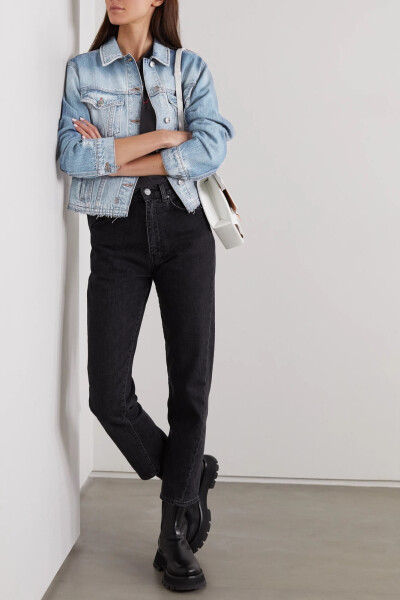 Ksubi 这款 “Tour” 夹克注定是你日常衣橱中的“当家花旦”。它以硬质牛仔布制成，微微下落的肩线突出宽松剪裁的衣身，毛边下摆道出不羁态度。将它与直筒牛仔裤同穿，则尤其精彩。