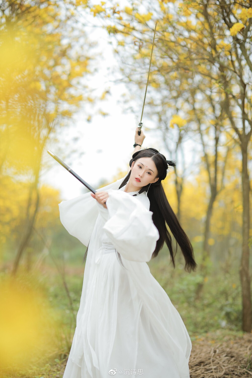 世事漫随流水,算来一梦浮生