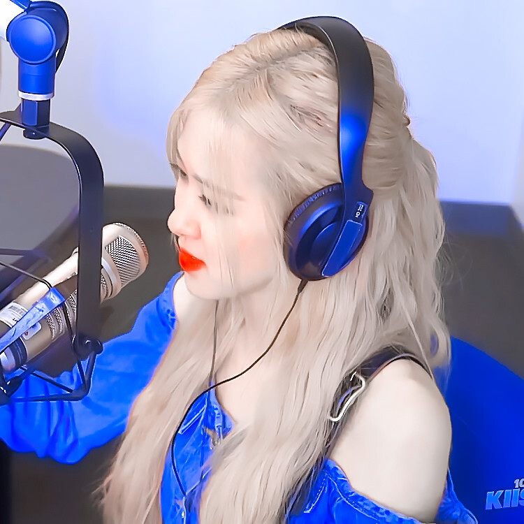 ．乐观和爱才是生活的解药．
朴彩英ROSÉ
原截时亦