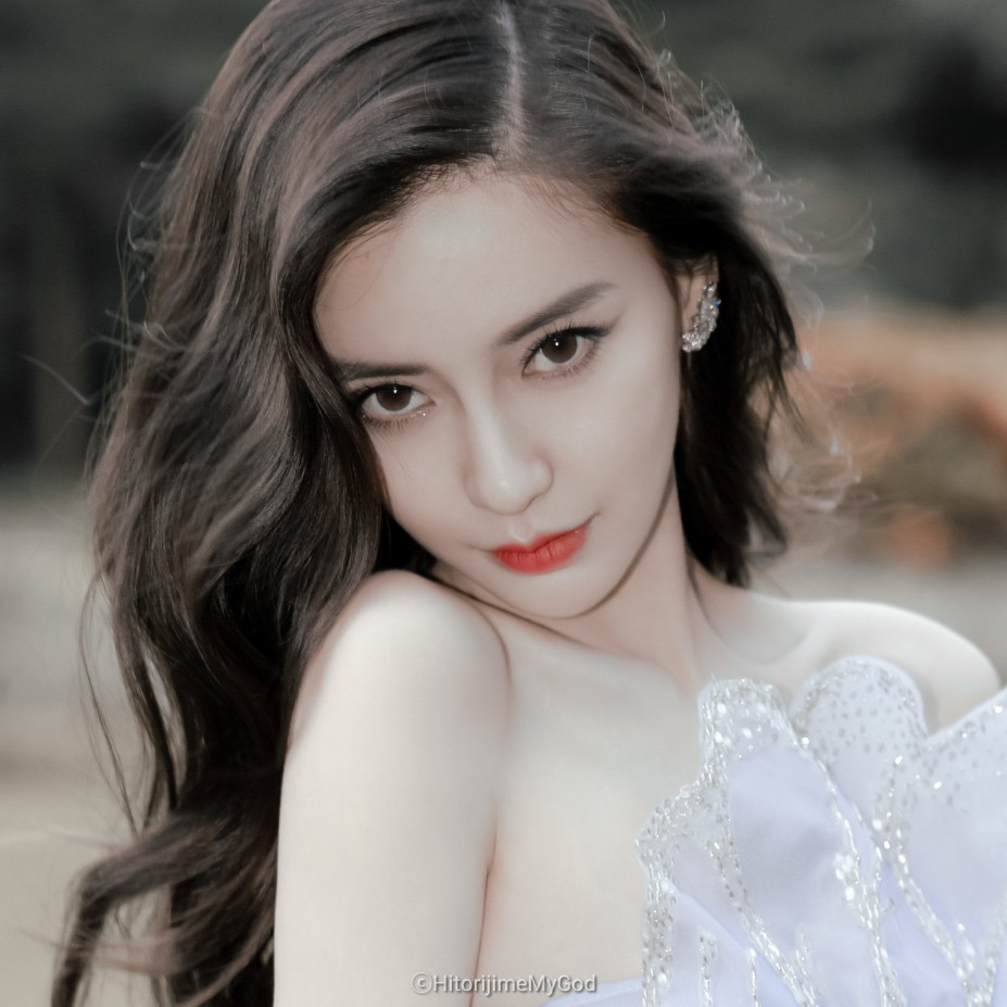 Angelababy/苏拾殷。
九宫格。