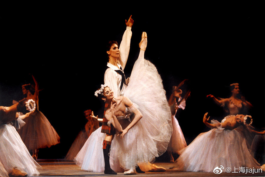 1968年6月23日出生，俄罗斯芭蕾女神、马林斯基剧院芭蕾舞团首席演员尤丽娅-玛哈琳娜（Yulia Makhalina），以其精湛的表演，被誉为“绝世天鹅”。