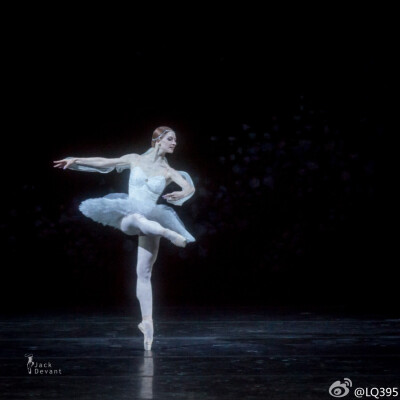 斯坦尼斯拉夫斯基剧院"舞姬"Tatiana Melnik, Maria Beck 和 Natalia Kleymenova（The Three Shades），摄影师Jack Devant拍摄于2014年12月19日。 ​