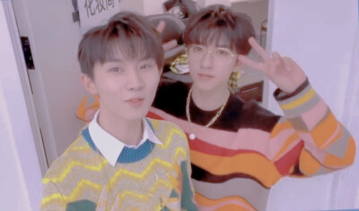 自截自p
时代少年团自拍mv 3
（终于截到严老师了）
（小贺老师太漂亮了）