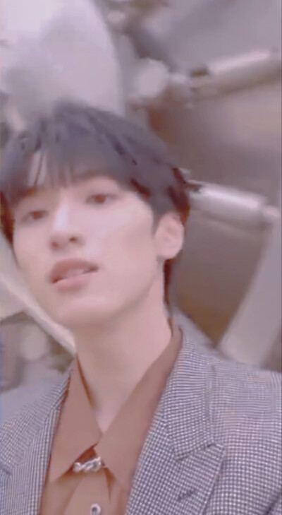 自截自p
时代少年团自拍mv 3
（终于截到严老师了）
（小贺老师太漂亮了）