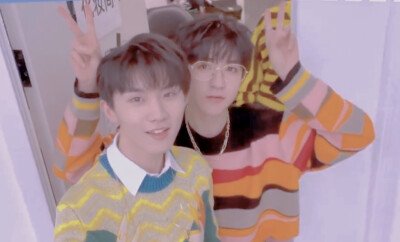 自截自p
时代少年团自拍mv 3
（终于截到严老师了）
（小贺老师太漂亮了）