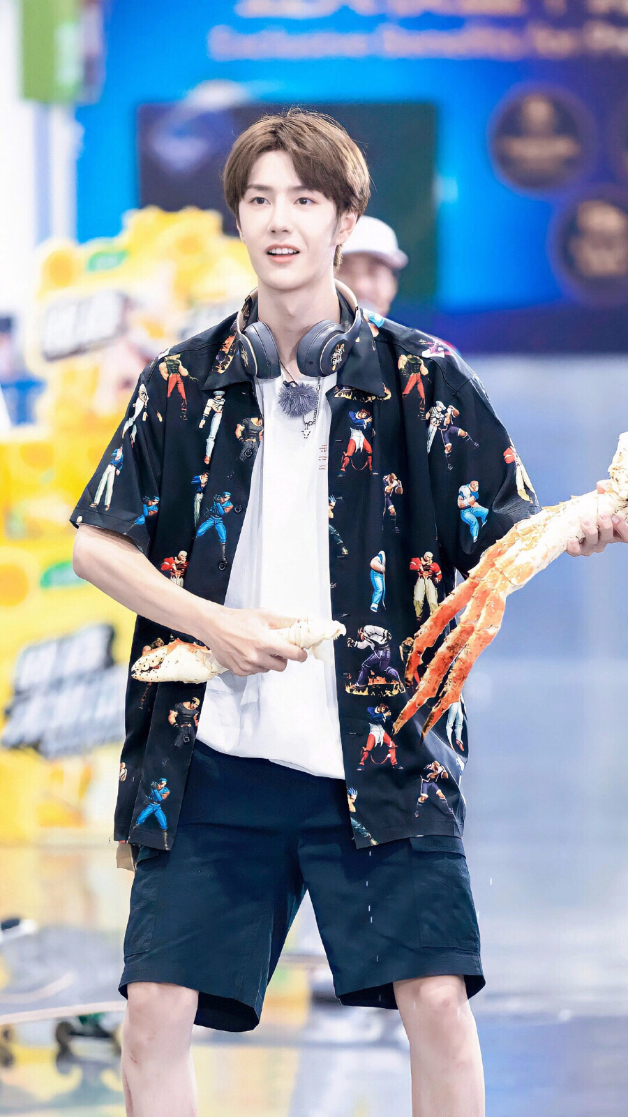 你如繁星在夜空泛起微光，在我们的平淡岁月中闪烁