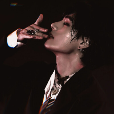 
田会长＆校霸V。
