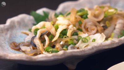 凉拌鱼皮
@和歌子的酒5 #episode12
ワカコの酒5 #episode12