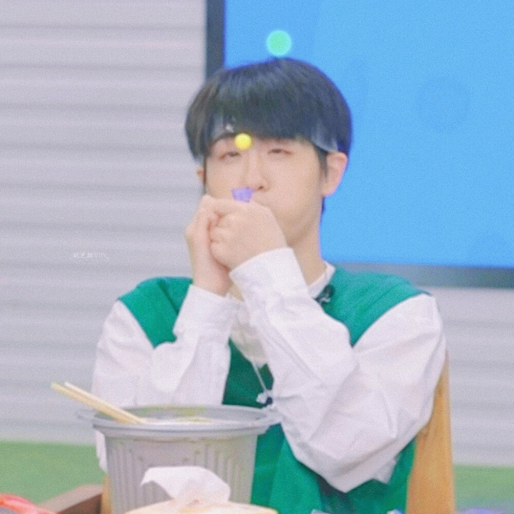 吹玩具口哨（｀Δ´）！