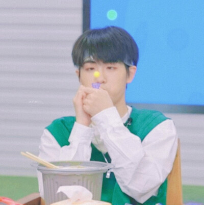 吹玩具口哨（｀Δ´）！