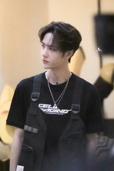 190727 王者荣耀体验展 @UNIQ-王一博 cr:logo