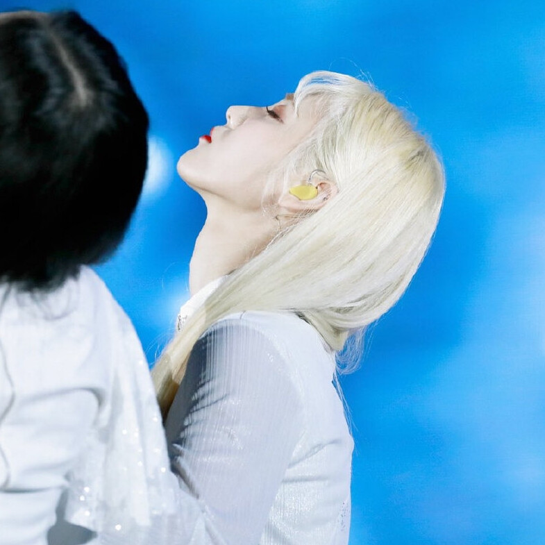 cr.bluemoon
郑真率站图可二改/看简介。