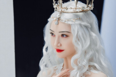 #景甜##景甜白皇后造型#
救命……被美到没话说了呜呜呜呜
cr@伏啄时 