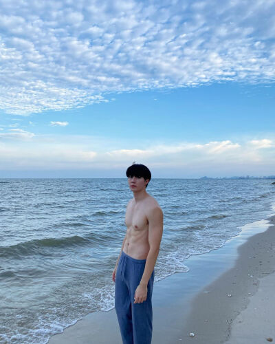 他泰 李海海Zee