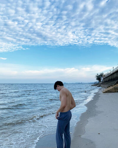 他泰 李海海Zee