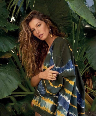 Gisele Bundchen | Vogue Hong Kong April 2021 by Kevin O’ Brien
香港版Vogue杂志4月刊封面
[weibo@FSOutfits]