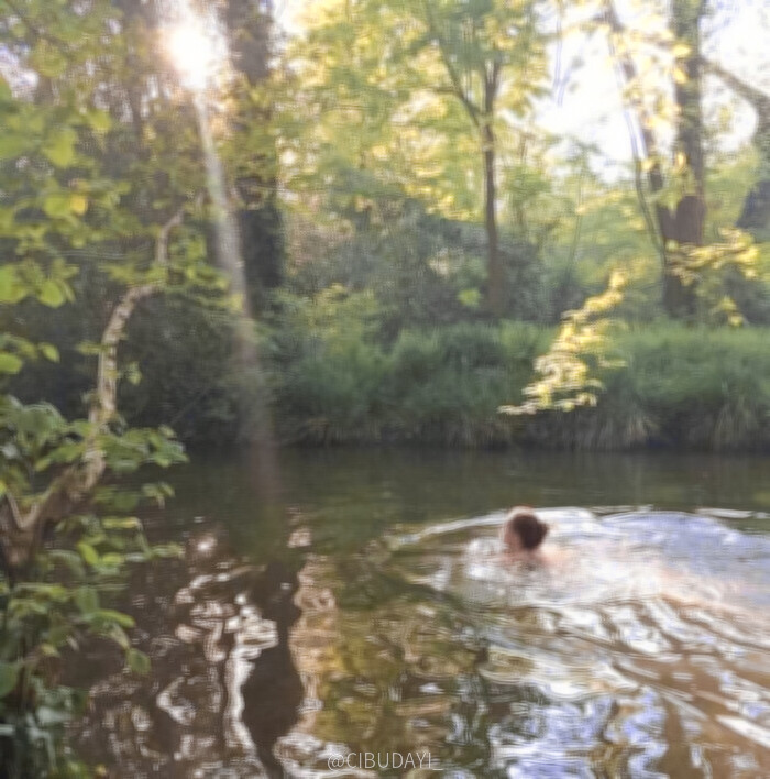 
/“summer.”
鞠婧祎/林念肆