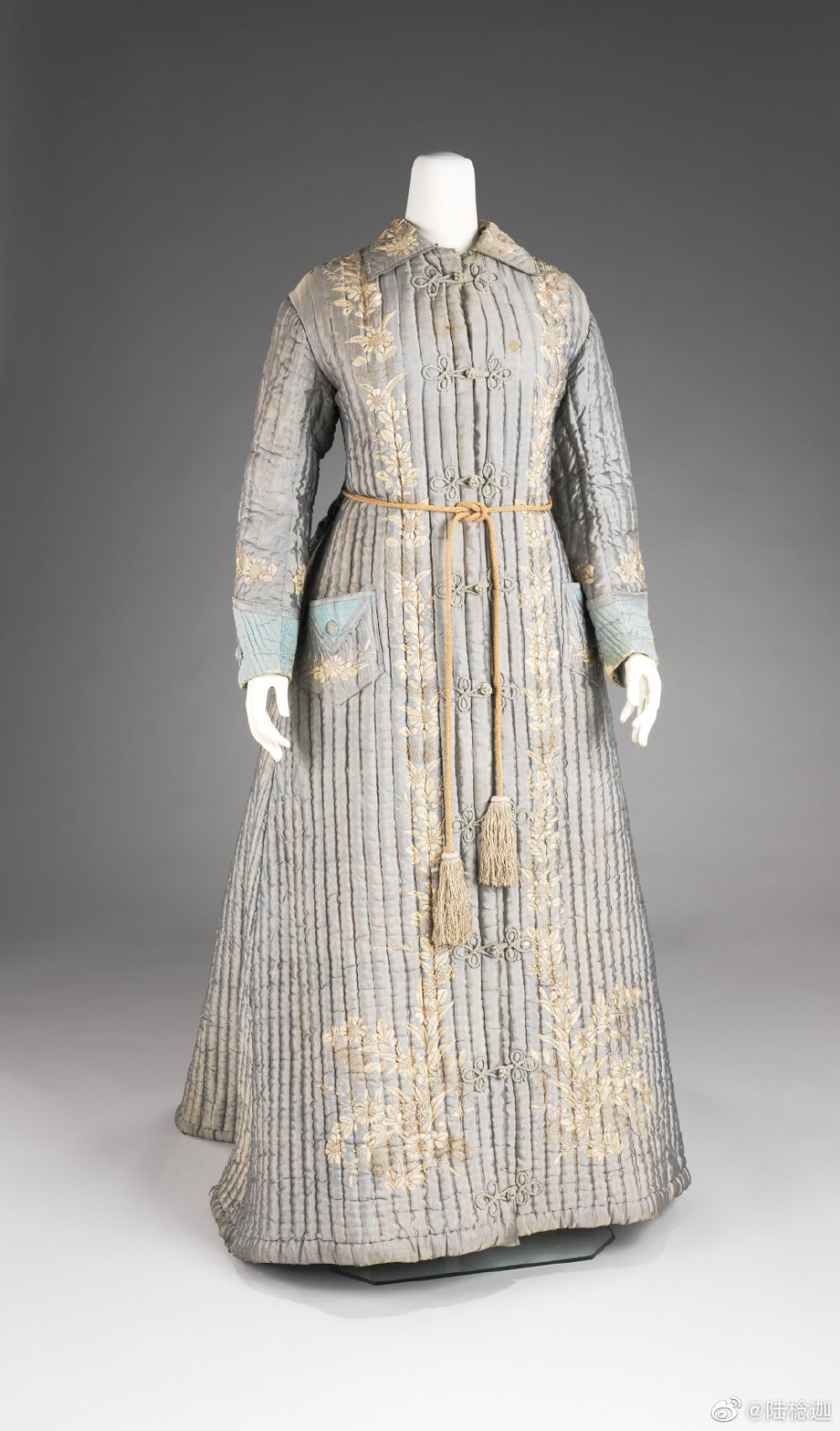 日本生产的Dressing gown（晨衣），均用了绗缝工艺，属于冬装，约1875年生产
P10-P15约1896-1898年生产 ​​​