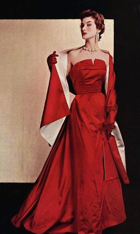 Cigarettes & 1950s Haute Couture models