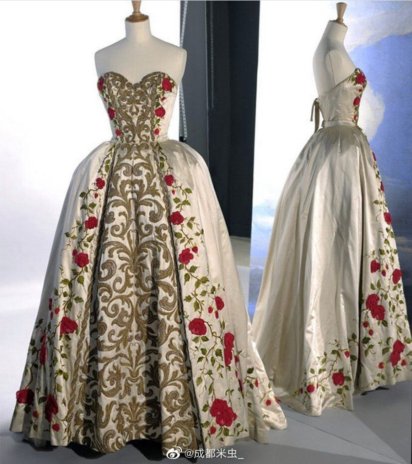 "Antonia" silk embroidered evening dress by pierre balmain 1954 From the collection of palais Galliera- musée de la mode de la ville de paris. ​