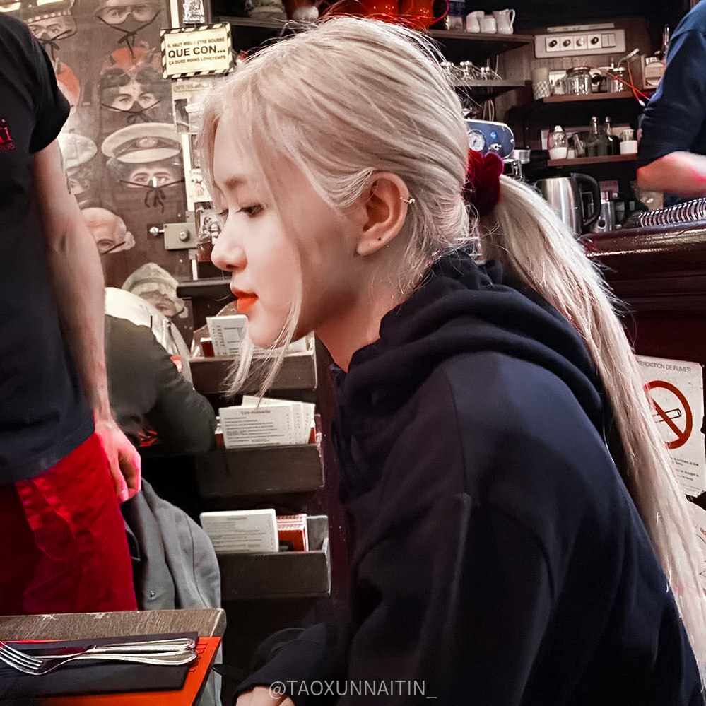 
/“和我一起喝下午茶吗”
朴彩英ROSÉ/林念肆