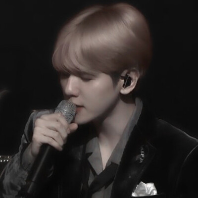 
Spend your first birthday with you*
生日快樂(lè) 伯賢、BAEK HYUN*