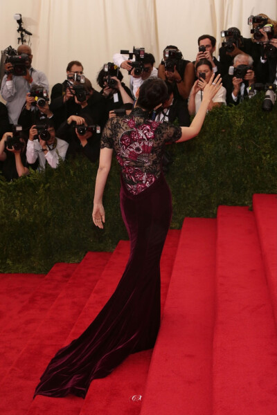 Met Gala 2015 红毯 镜花水月主题
[weibo@-slyvieCX-]