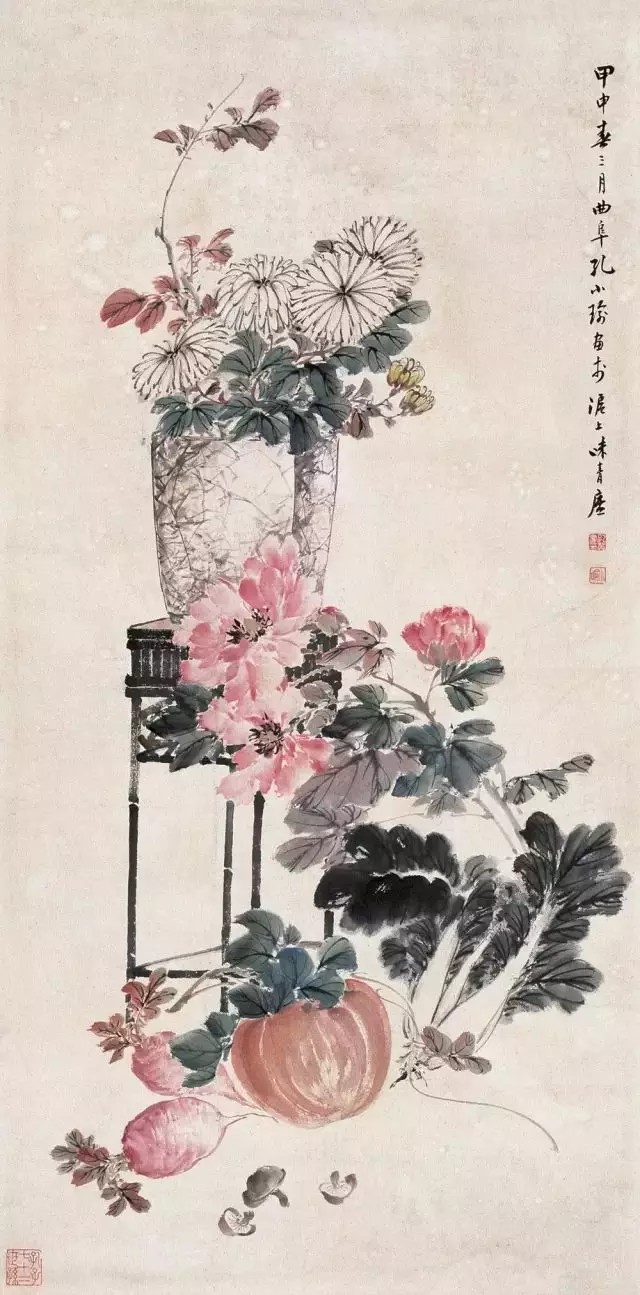 孔小瑜（1899-1984），祖籍曲阜，为孔圣后裔。原名宪英，生于慈溪庄桥孔家村。擅长花鸟、博古画。画风受任伯年影响，其博古画与张善子的虎、熊松泉的狮并称。其出众的表现力人称任佰年后第一人，为“海上画派”代表之一。历任上海文艺书画院画师、安徽艺术学校教师、安徽书画院副院长、中国美术家协会安徽分会理事。