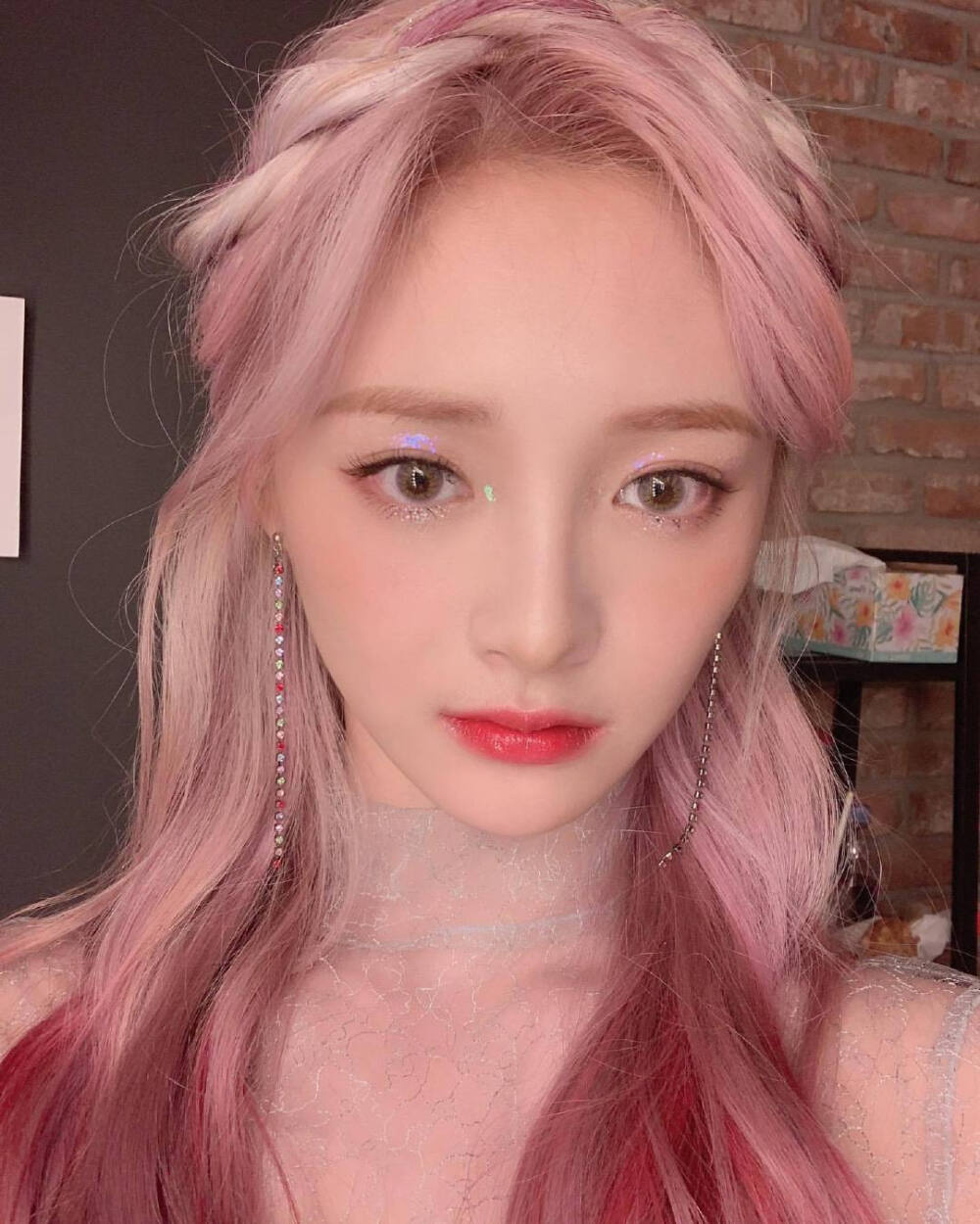 改了d爆我 周洁琼 这个是在昂重组回归的时候做的造型拍的照，重组还是告吹了……