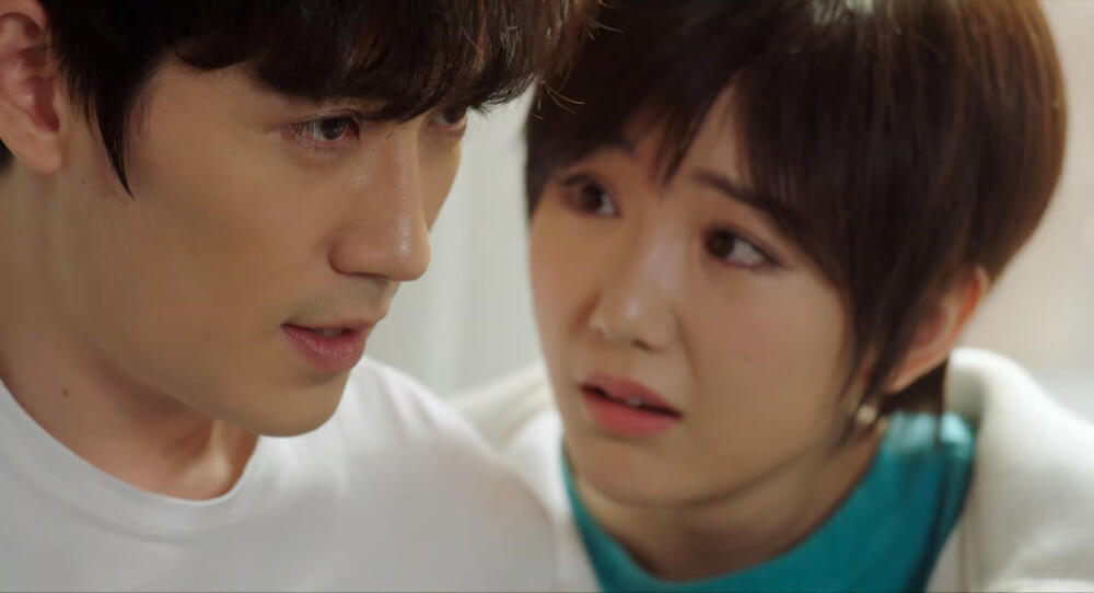 电视剧《盗墓笔记重启》截图,朱一龙和毛晓彤.