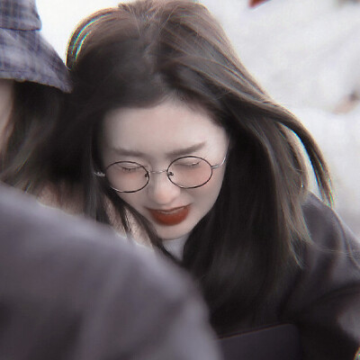 * Dependent *
« ˇ 荆刺丛生的路上，会看到浪漫的花。ˇ »
裴珠泫 Irene
©Goldenslumber91