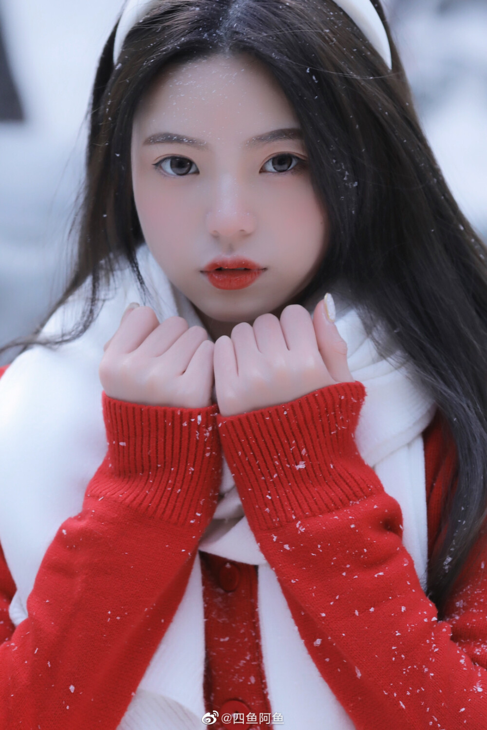 冰雪小团子
摄影：@四鱼阿鱼
#神明少女# #杭州约拍##成都约拍##天津约拍##北京约拍##胶片##写真# ​​​