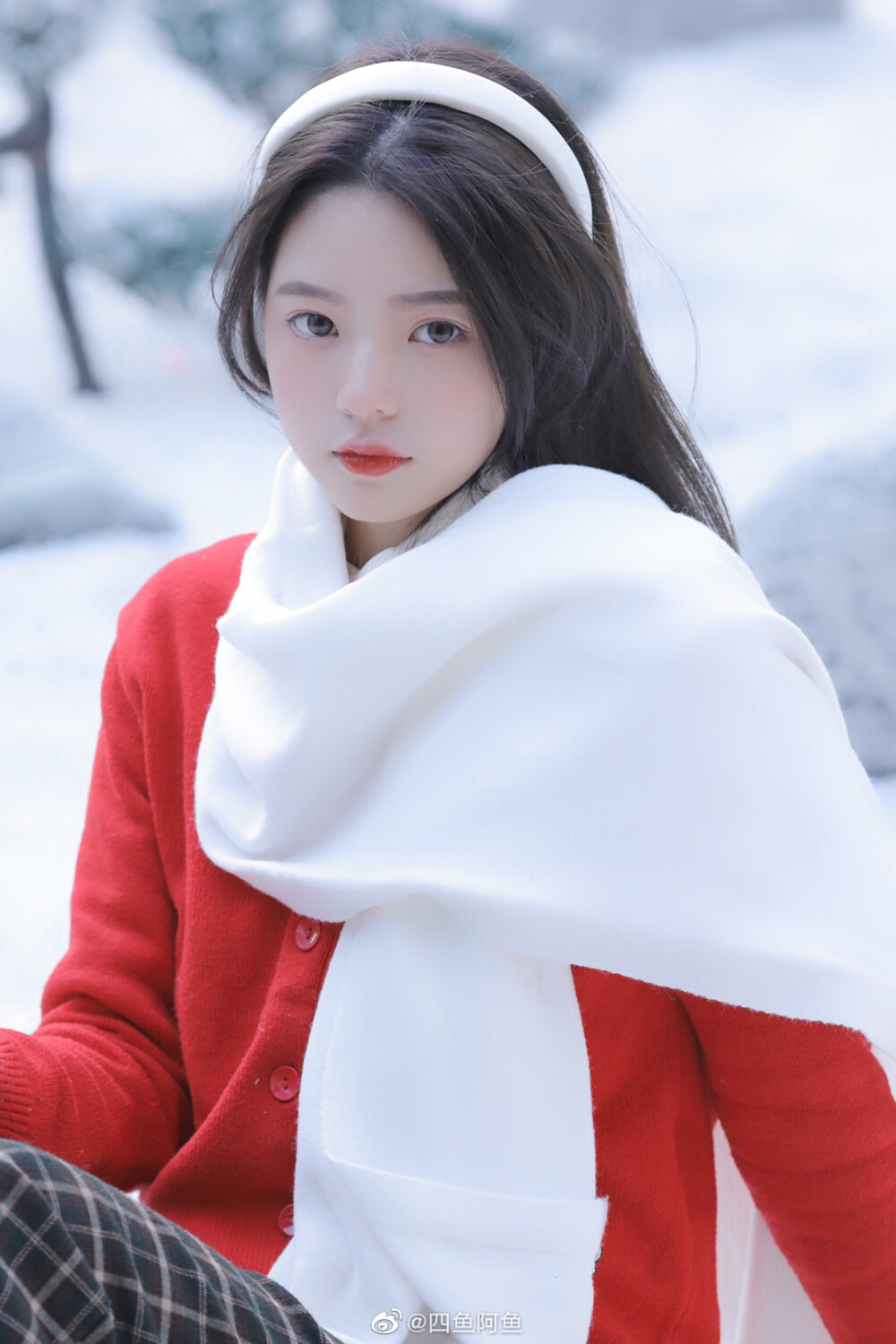 冰雪小团子
摄影：@四鱼阿鱼
#神明少女# #杭州约拍##成都约拍##天津约拍##北京约拍##胶片##写真# ​​​