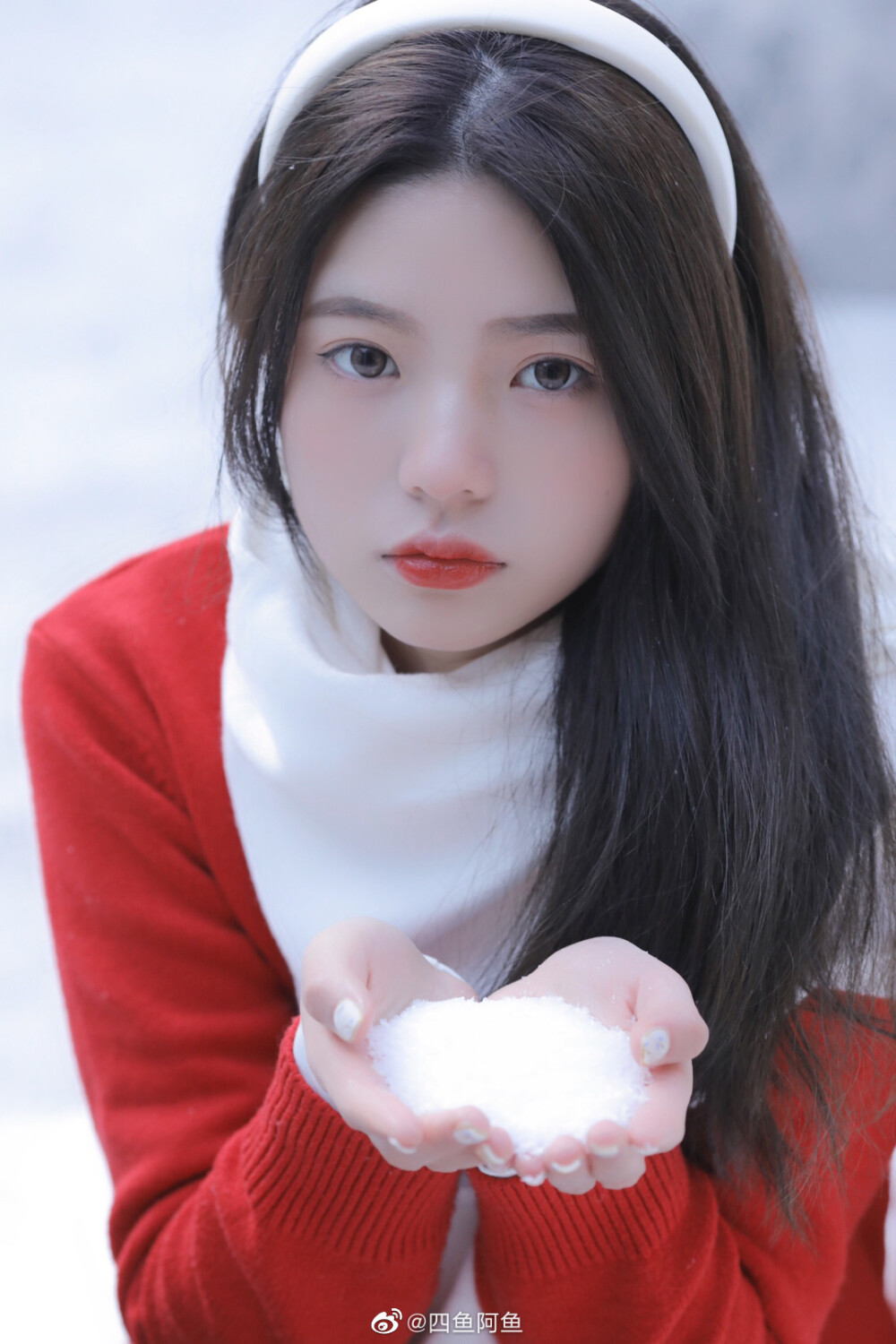 冰雪小团子
摄影：@四鱼阿鱼
#神明少女# #杭州约拍##成都约拍##天津约拍##北京约拍##胶片##写真# ​​​