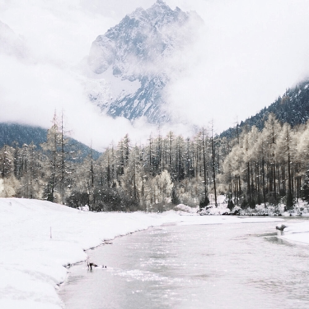 
雪山 与 海浪
