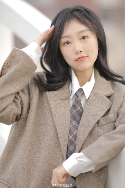 放学等我
摄影：@四鱼阿鱼
#杭州约拍##成都约拍##天津约拍##北京约拍##胶片##写真# ​​​