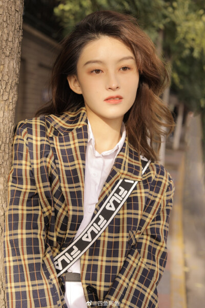 “天气很棒 你也很甜”
摄影：@四鱼阿鱼
#杭州约拍##成都约拍##天津约拍##北京约拍##胶片##写真# ​​​