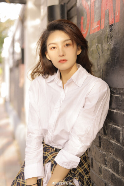 “天气很棒 你也很甜”
摄影：@四鱼阿鱼
#杭州约拍##成都约拍##天津约拍##北京约拍##胶片##写真# ​​​