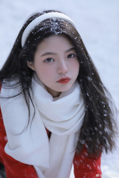 一颗雪团子
好期待下雪天呀
摄影@四鱼阿鱼
出境@一只废猪静
