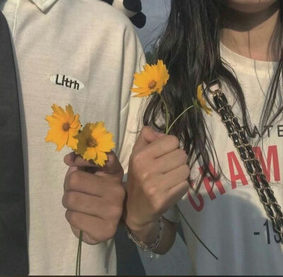 来一组小众情侣头像
小众/情侣/真人/头像
礼貌抱图