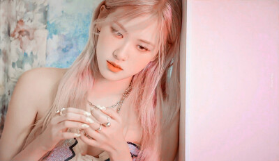 ROSÉ | 墨欣冉
“玫瑰什么时候才能为我绽放啊”