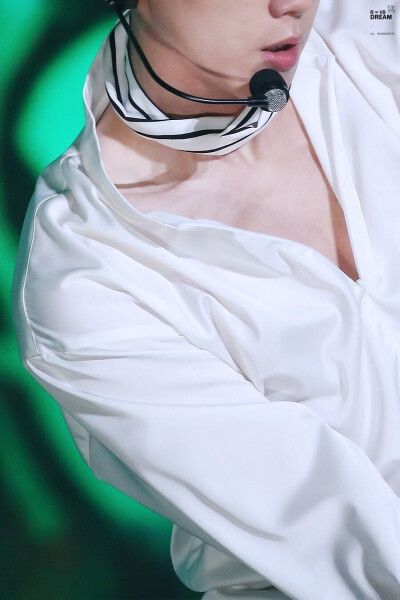 边伯贤 图cr：logo/网络 侵删