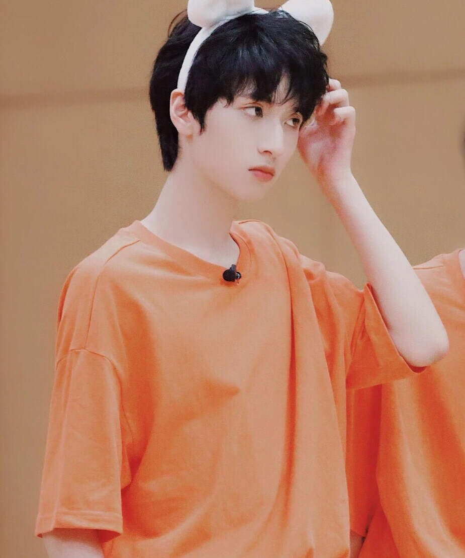 我永远爱傍晚轻抚的微风和落日黄昏.严浩翔