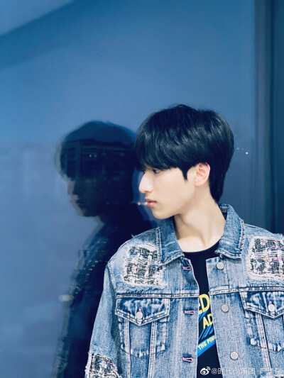 我永远爱傍晚轻抚的微风和落日黄昏.严浩翔