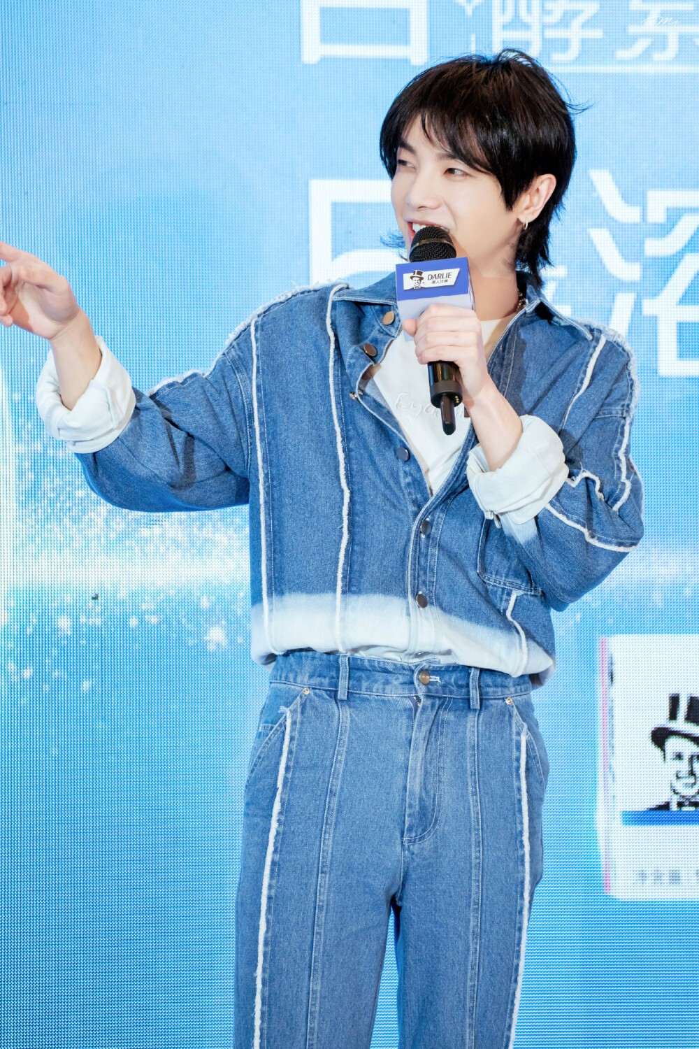 华晨宇 210511 黑人牙膏亚太地区代言