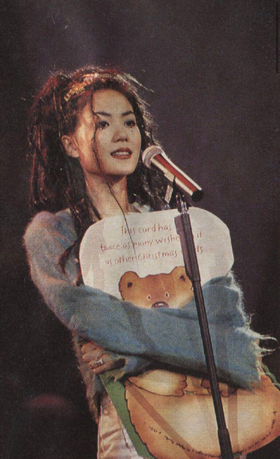 Style. Faye Wong / 90s的王菲，天生衣架子。舞台造型上，Ann Demeulemeester, Maison Martin Margiela, Helmut Lang这些先锋品牌完全是“人穿衣”的高度贴合。