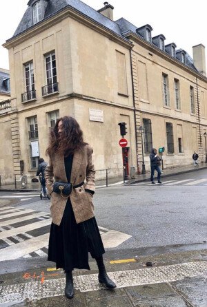 Celeb. 郑丽媛 / 
一直没有刻意地寻求少女感，反倒身上轻松的模样让人感觉不到年岁的存在。